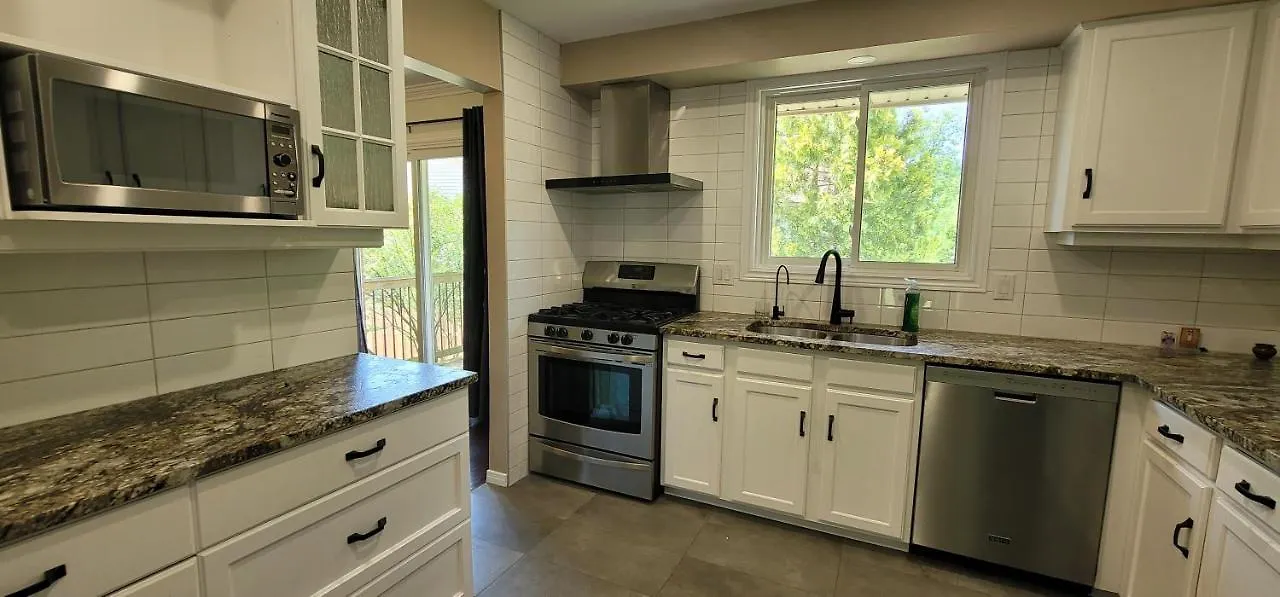 Niagara Falls Villa With Private Pool, Hottub, Water View And Breakfast كندا