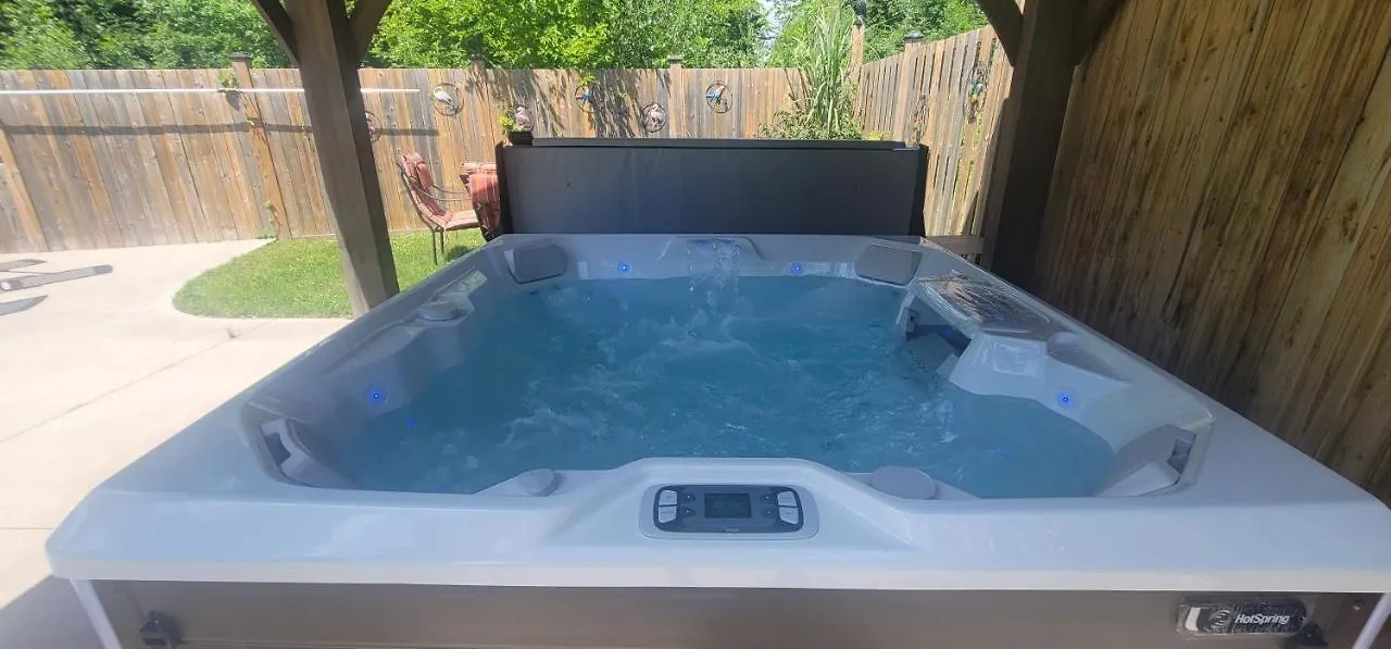 Niagara Falls Villa With Private Pool, Hottub, Water View And Breakfast